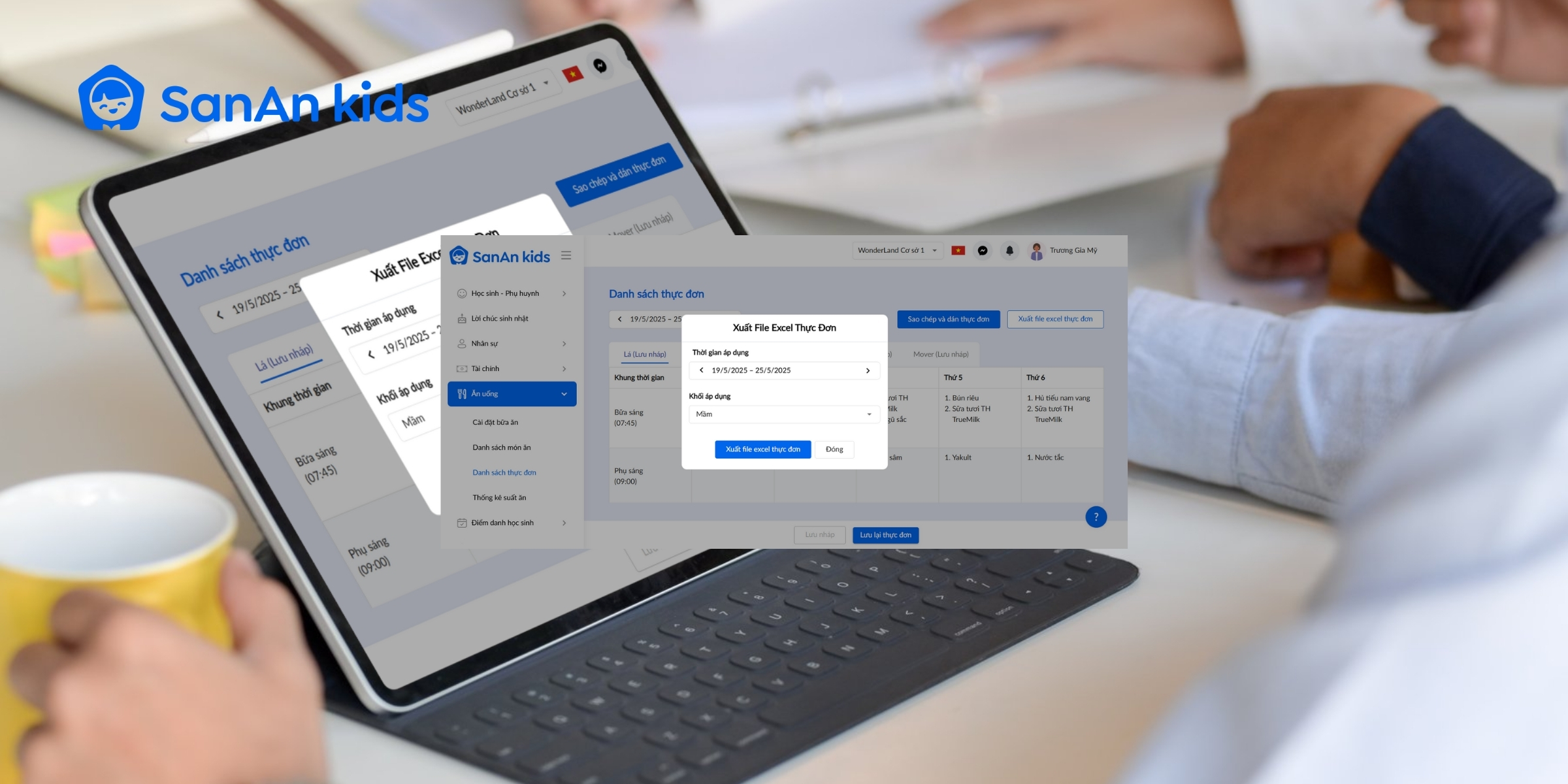 CRM giáo dục giúp quản lý hành trình phụ huynh như thế nào?
